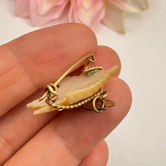 Vintage Carved MOP Leaf Pin Wirework Heart Charm Souvenir Of The Fair Engraved - Picture 5 of 11